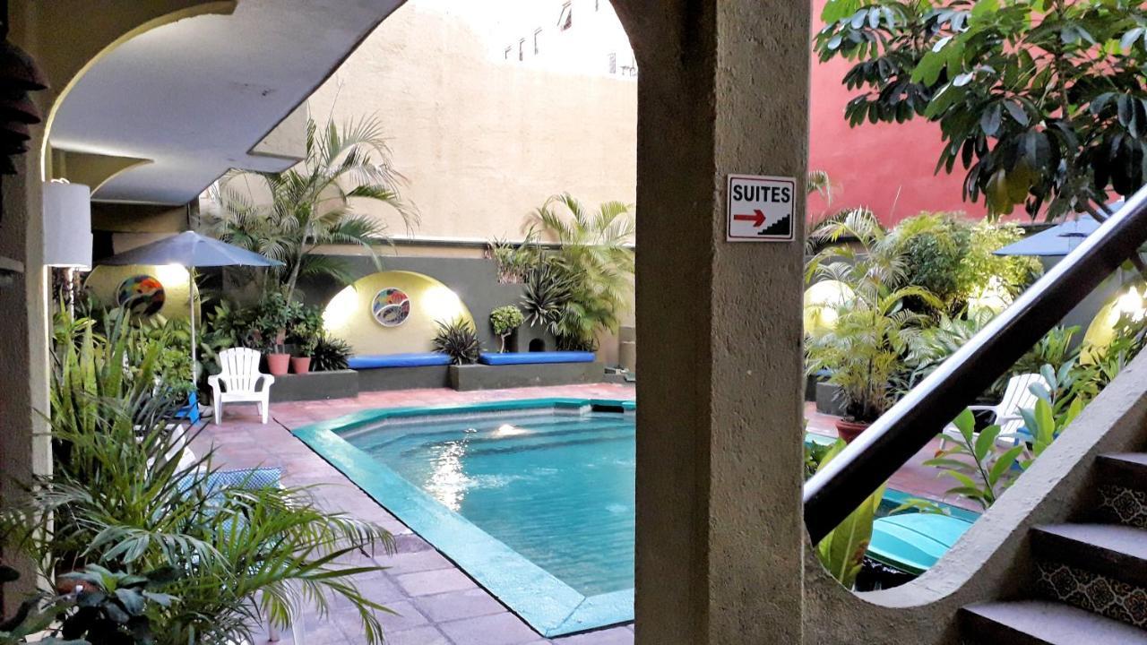 זיהואטנחו Solimar Inn Suites מראה חיצוני תמונה