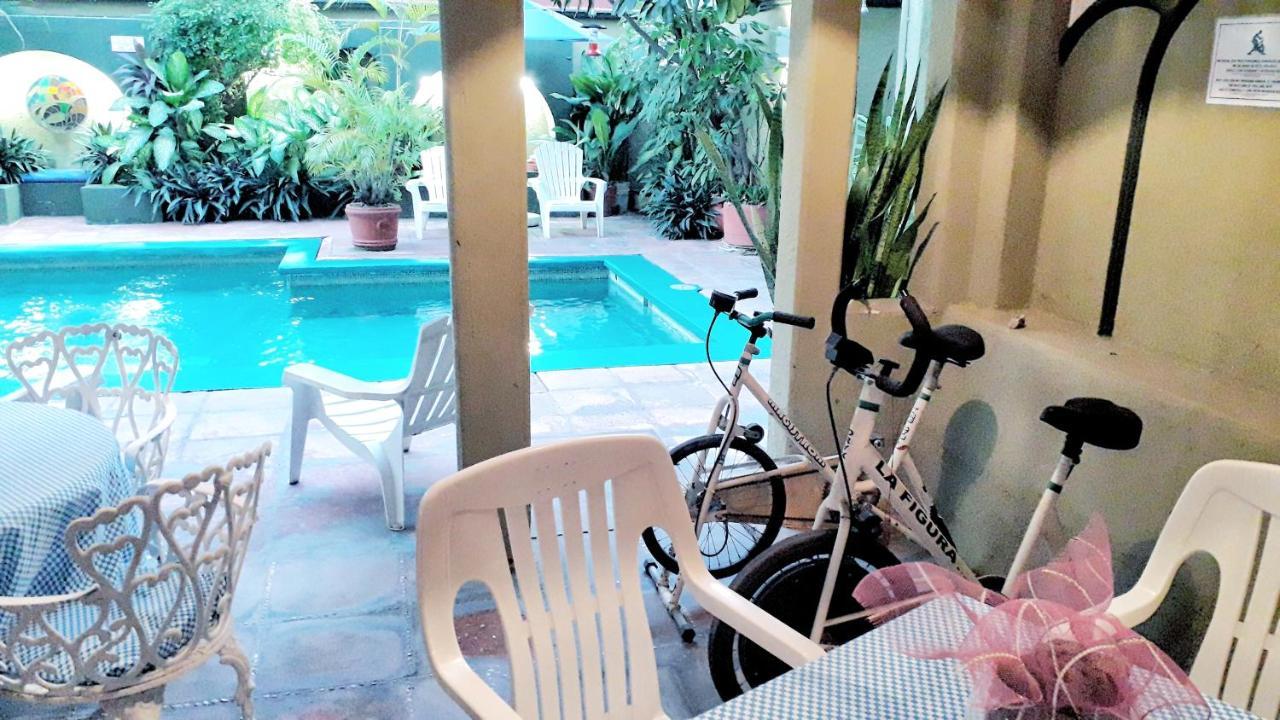 זיהואטנחו Solimar Inn Suites מראה חיצוני תמונה