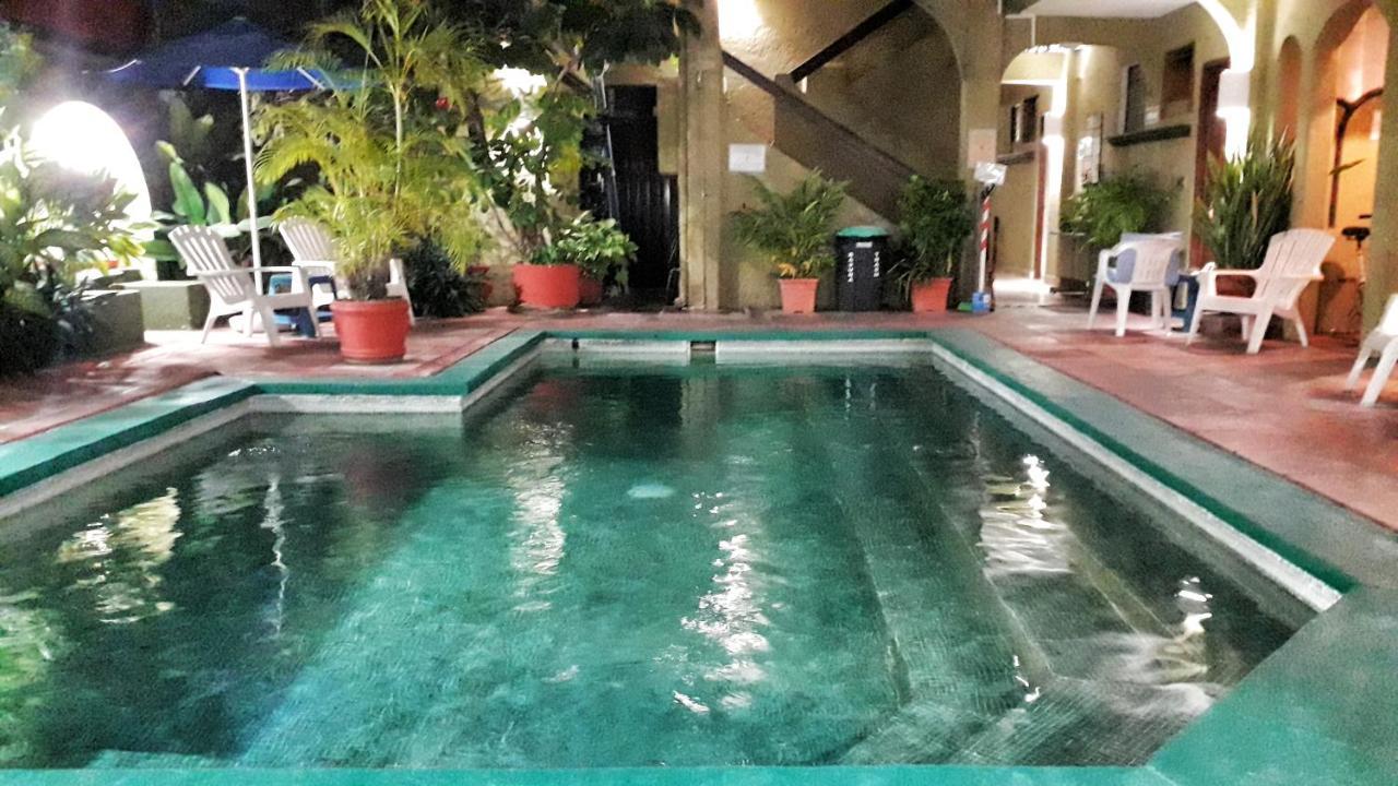 זיהואטנחו Solimar Inn Suites מראה חיצוני תמונה