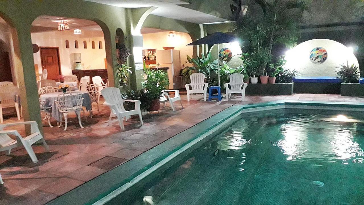 זיהואטנחו Solimar Inn Suites מראה חיצוני תמונה