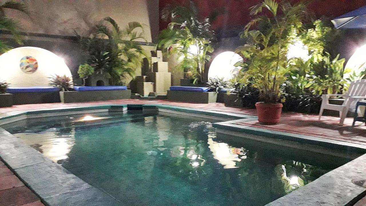 זיהואטנחו Solimar Inn Suites מראה חיצוני תמונה
