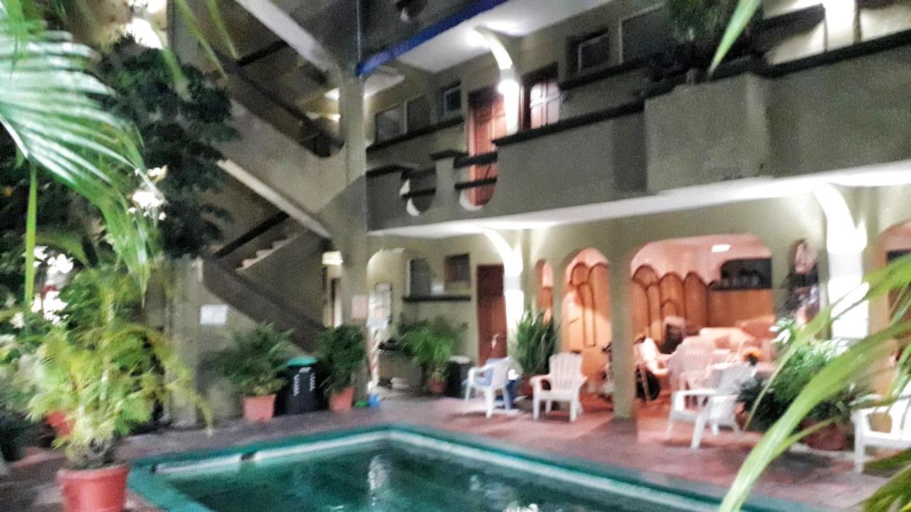 זיהואטנחו Solimar Inn Suites מראה חיצוני תמונה